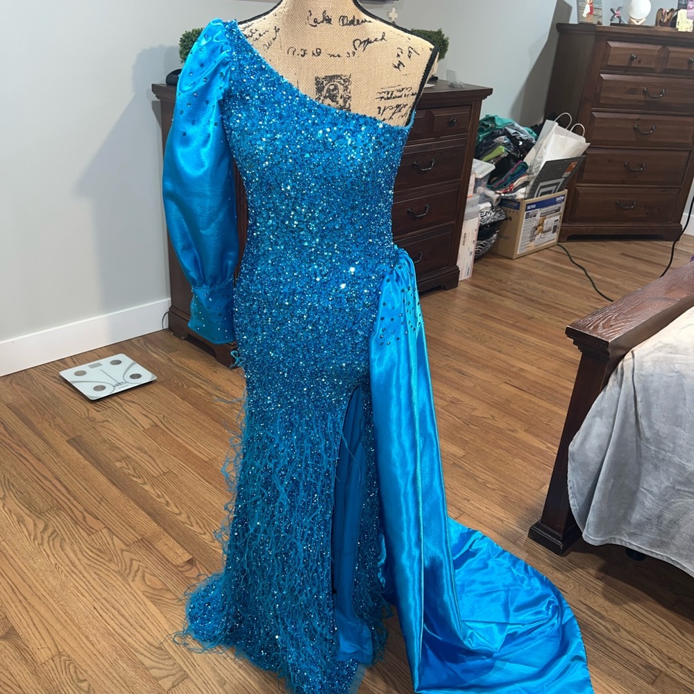 Stunning custom Rachel Allen Gown